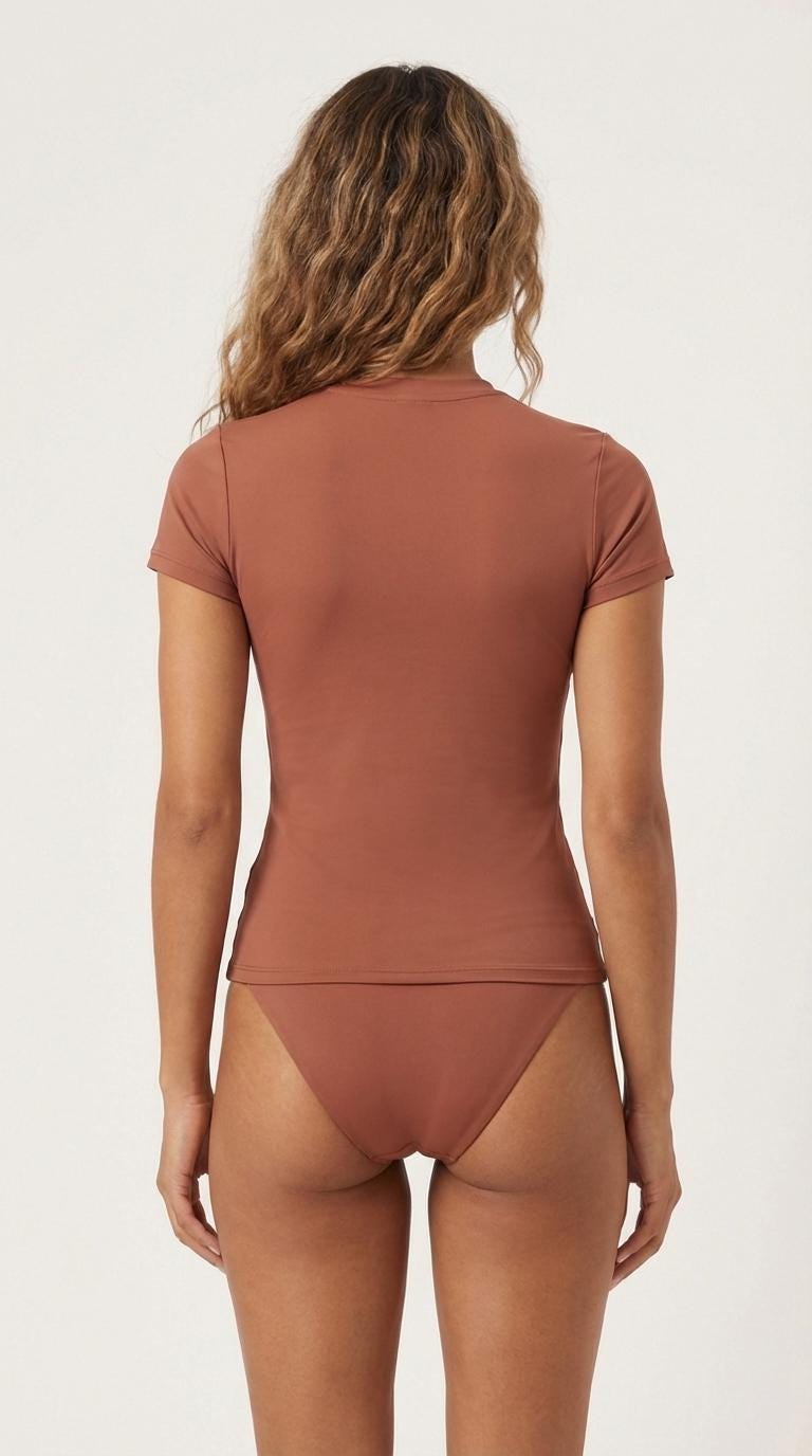Chic Minimalist Surf Bikini-Set – Stylish Short Sleeve Rash Guard Swim-Top & Briefs Tankini | Chocolate Brown