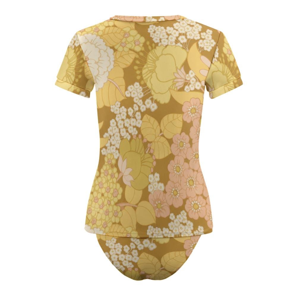 Chic Minimalist Tankini – Stylish Short Sleeve Rash-Guard Swim-Top & Briefs Swimsuit | Retro Yellow Florals