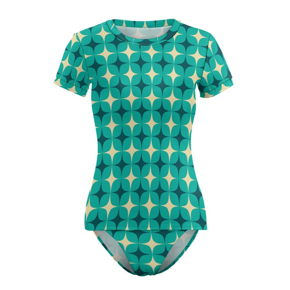 Chic Minimalist Tankini – Stylish Short Sleeve Rash-Guard Swim-Top & Briefs Swimsuit | Retro Mod-Style in Blue