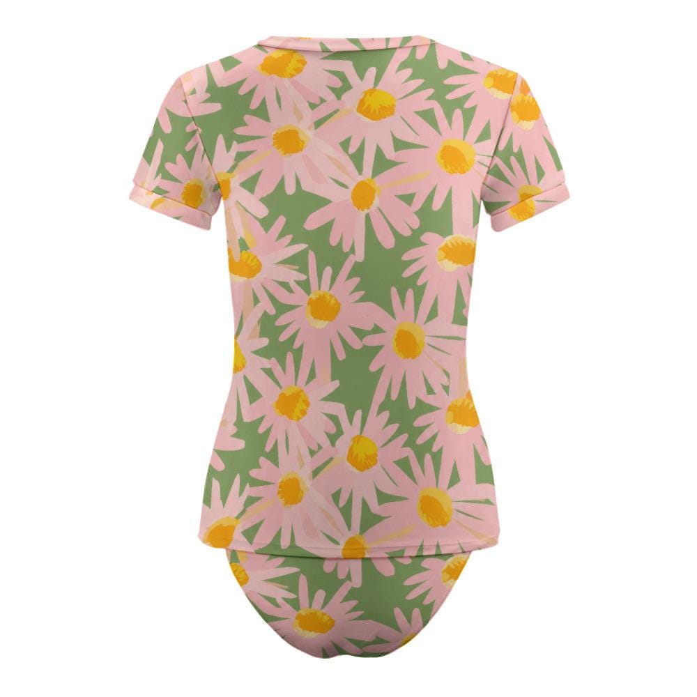 Chic Minimalist Tankini – Stylish Short Sleeve Rash-Guard Swim-Top & Briefs Swimsuit | Retro Daisies